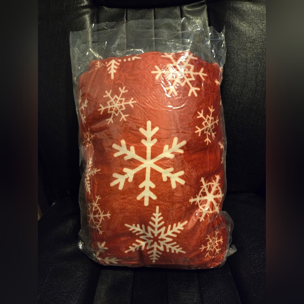 Red Snowflake Throw Blanket - Picture 2 of 3